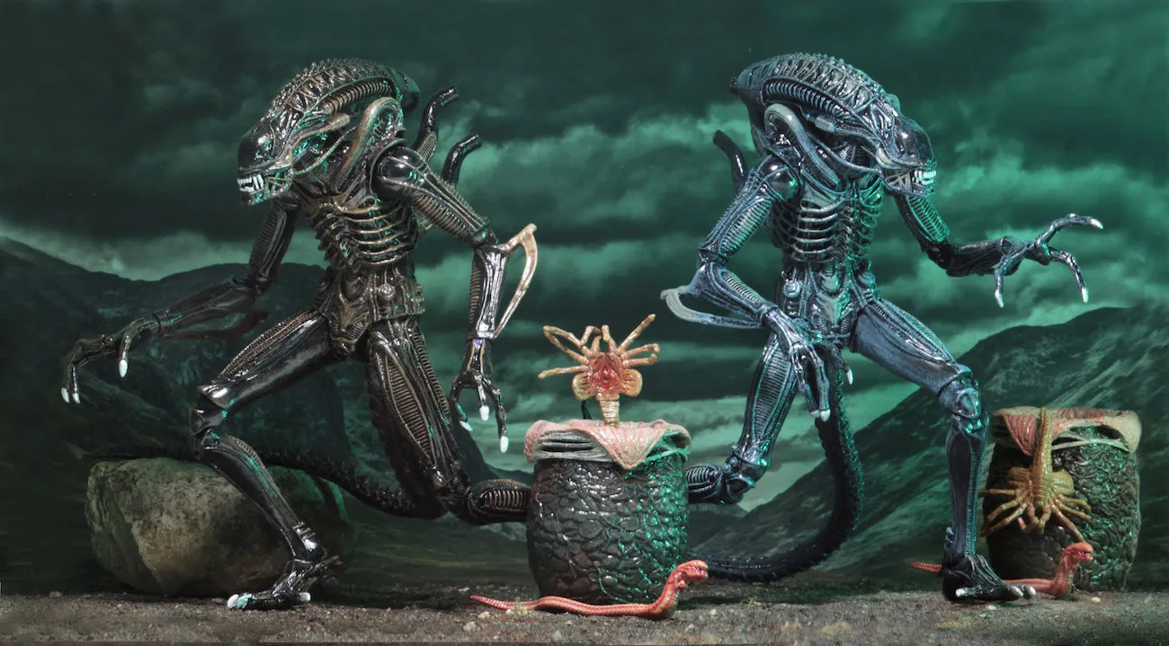Aliens Ultimate Alien Warrior (1986) Set of 2 Blue & Brown Alien 7″ Scale Action Figures - NECA